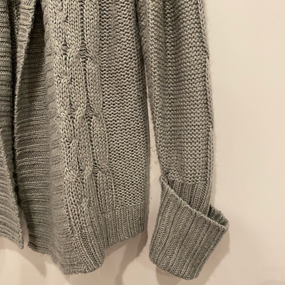 •2/$30• Gray Sonoma Cable Knit Cardigan - Size Medium - Picture 4 of 5